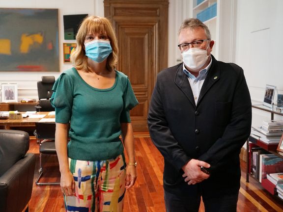 La ministra de Educación y Formación Profesional junto al presidente de CONCAPA.