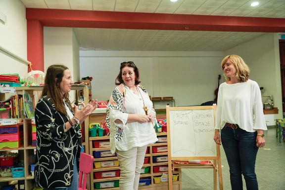 La ministra Pilar Alegía en su visita a La Palma