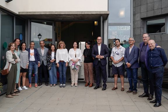 La ministra Pilar Alegía en su visita a La Palma