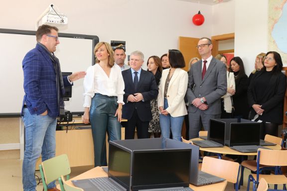La ministra Pilar Alegría en el CEIP Félix Rodríguez de la Fuente de Los Nietos