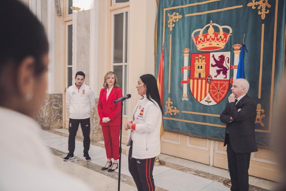 La ministra Pilar Alegría recibe a los medallistas españoles en la Copa del Mundo por naciones de karate