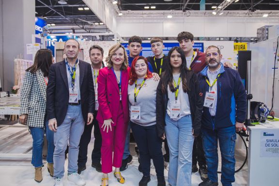 La ministra Pilar Alegría visita la Feria AULA 2025