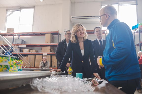 La ministra Pilar Alegría en el Centro Ocupacional de ATADI en Andorra