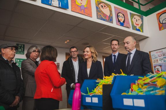 La ministra Pilar Alegría en el Centro Ocupacional de ATADI en Andorra