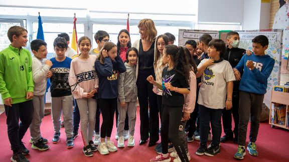 La ministra Pilar Alegría en el CEIP La Estación