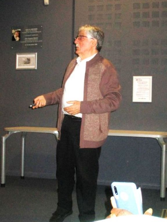 Nuestros alumnos escuchando a Henry Farreny.