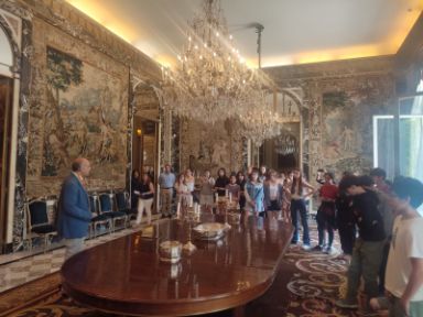 Los alumnos de 5ème en la casa del Embajador