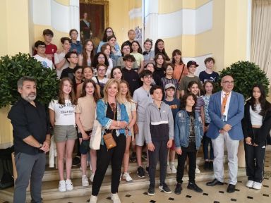 Los alumnos posando en el instituto Cervantes
