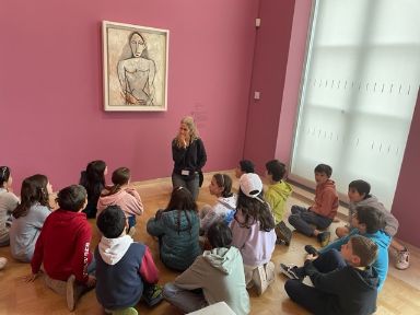 Alumnos de CM2 durante la visita al Museo Picasso