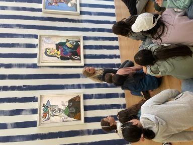 Un momento de la visita guiada al Museo Picasso