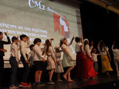 Los CM2 durante su actuación