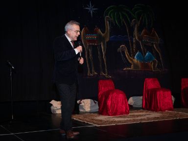 El director de la Sección, d. Jesús Gilebert, presentando el acto.