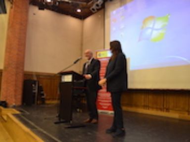 Segunda foto de la entrega de diplomas