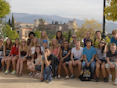 foto de alumnos en el mirador frente a la Alhambra