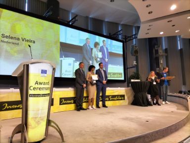 Selena Vieira (T6) recibe en premio de JT en la sede de la Comisión Europea