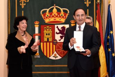 Imagen de la ceremonia de entrega de condecoraciones de la Orden Civil de Alfonso X el Sabio