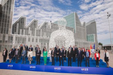 Foto de familia de la reunión informal ministerial de Educación y Juventud