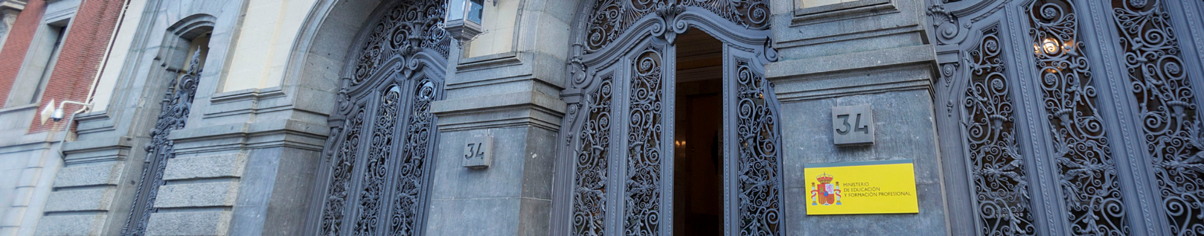 Fachada principal de un ministerio