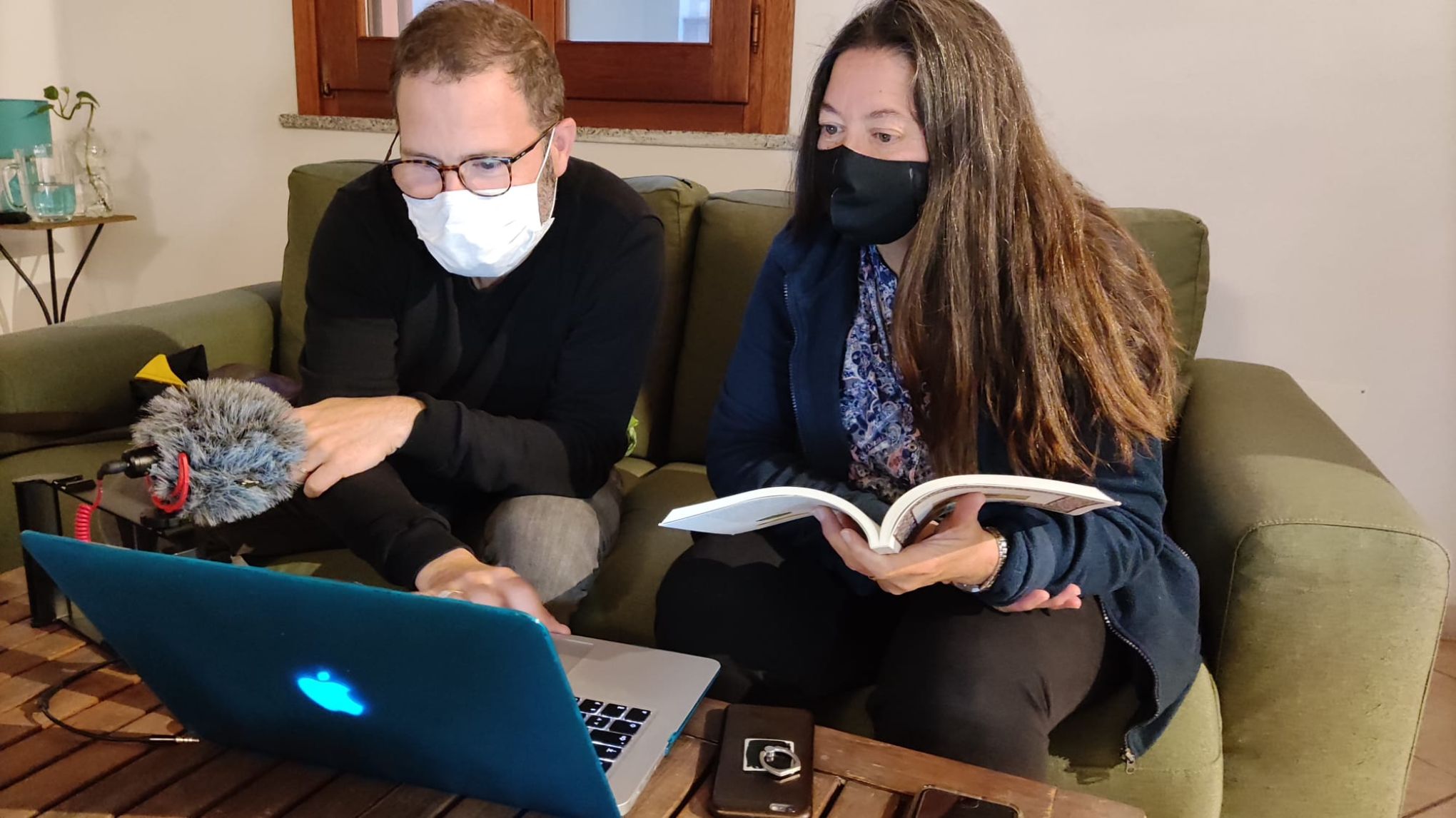 Profesores preparando el programa