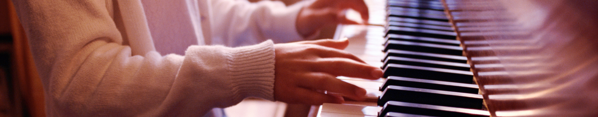 Teclado de un piano. Enseñanzas de música