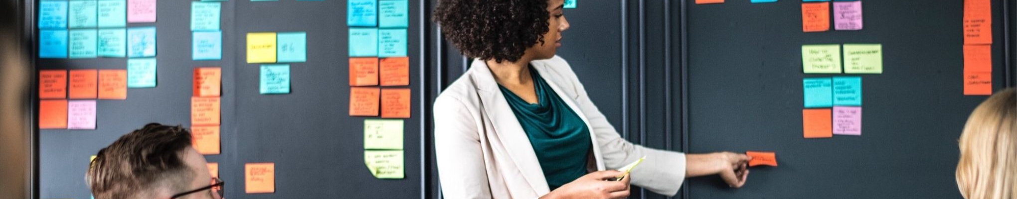 Personal del centro en una reunión