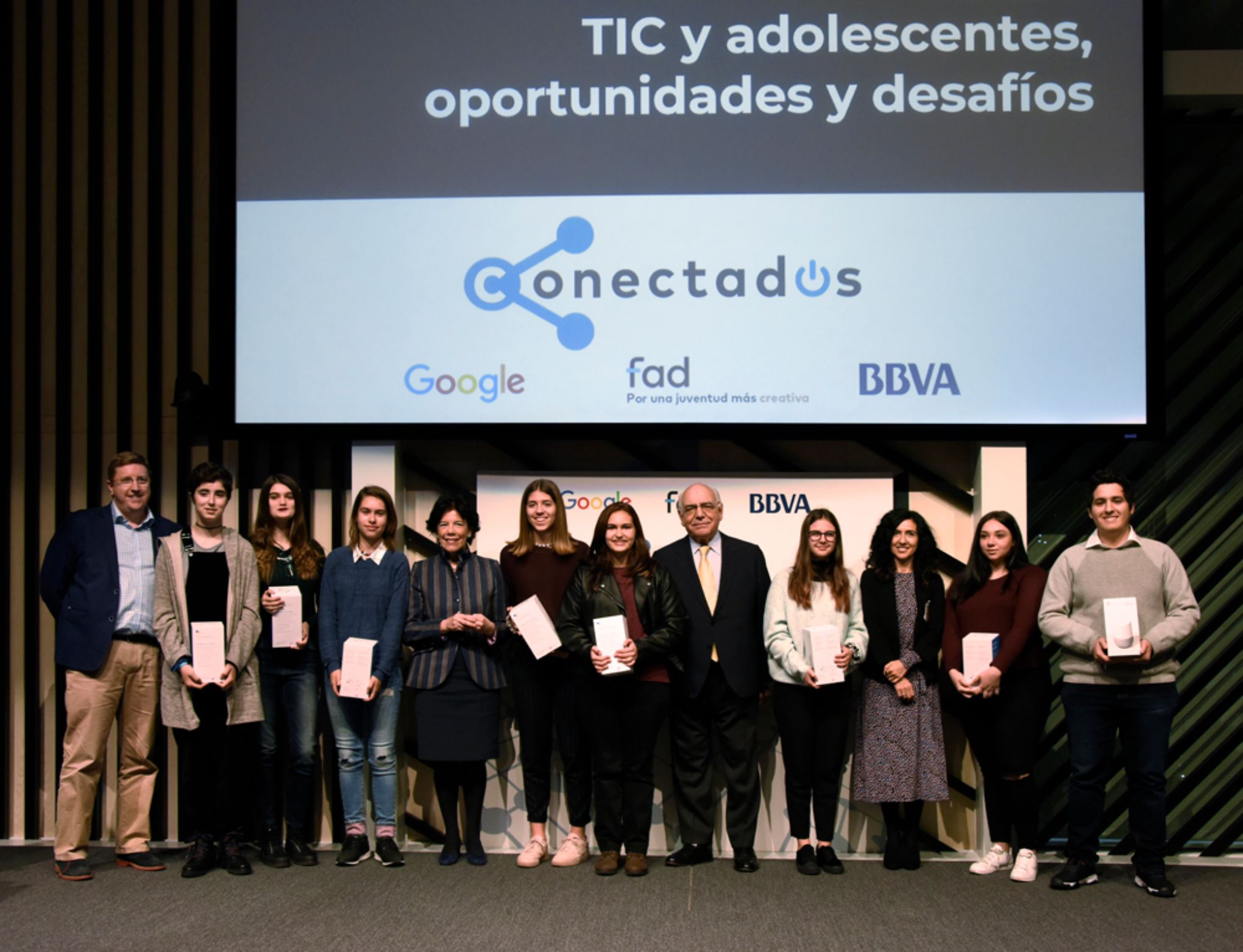Isabel Celaá apuesta por formar a los estudiantes para que aprendan a utilizar los recursos tecnológicos de una manera crítica