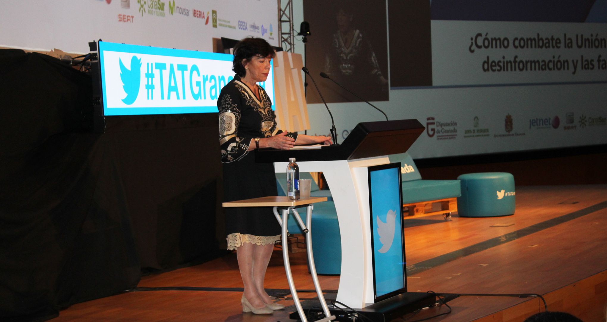 Isabel Celaá durante la inauguración del congreso Talking about Twitter en Granada