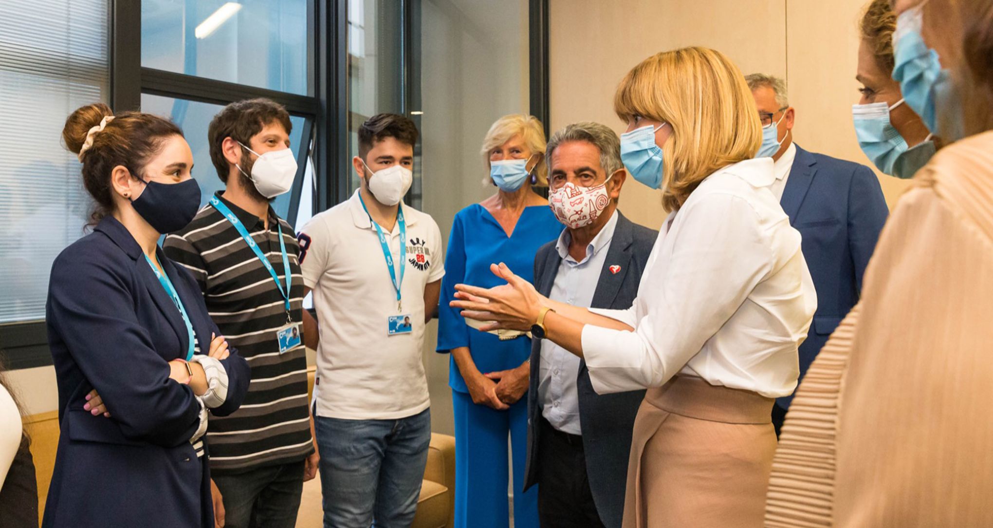 La ministra de Educación y Formación Profesional, Pilar Alegría, durante se visita a la empresa CIC.