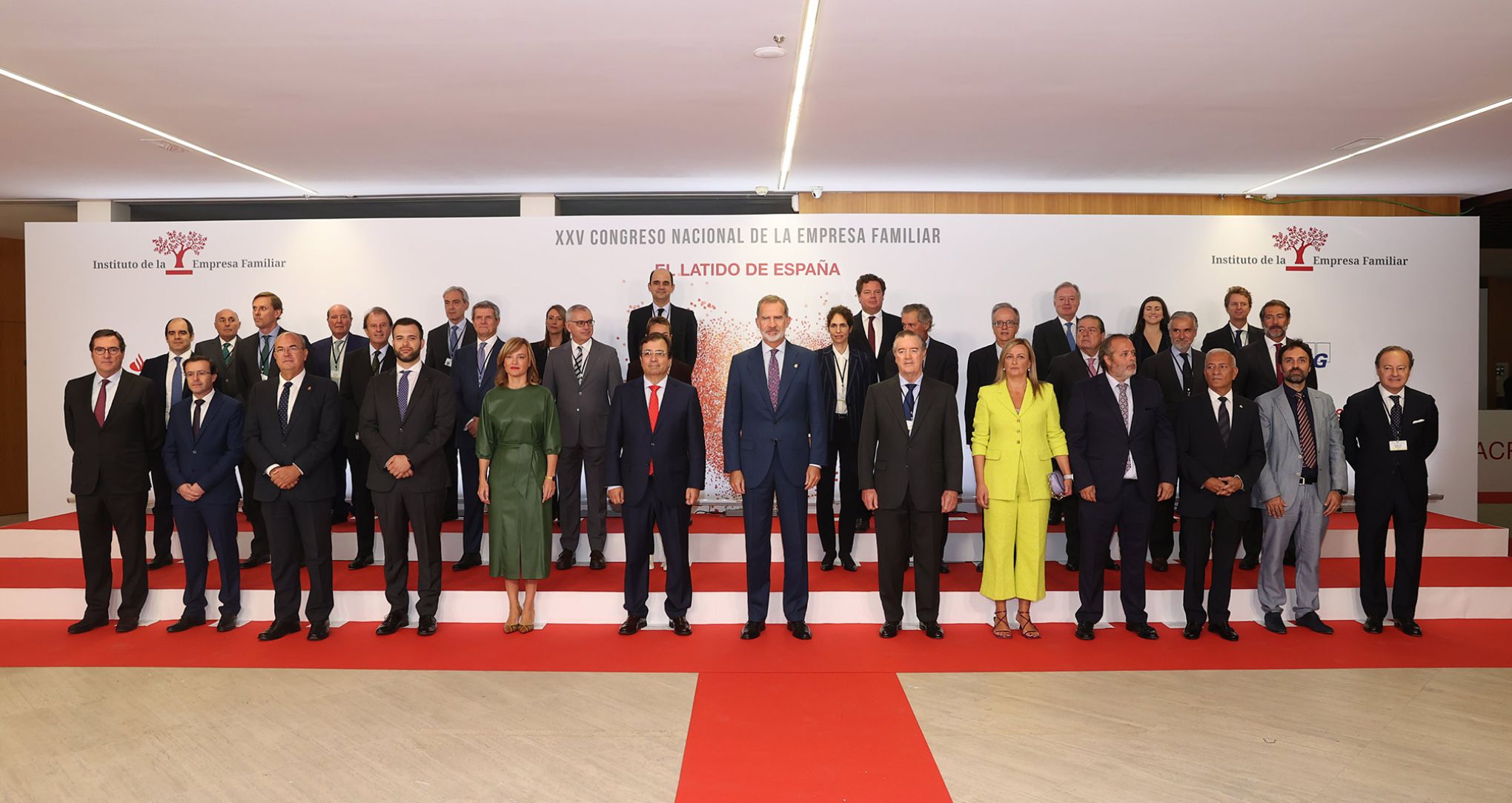 Foto de familia de la inauguración del XXV Congreso Nacional de la Empresa Familiar