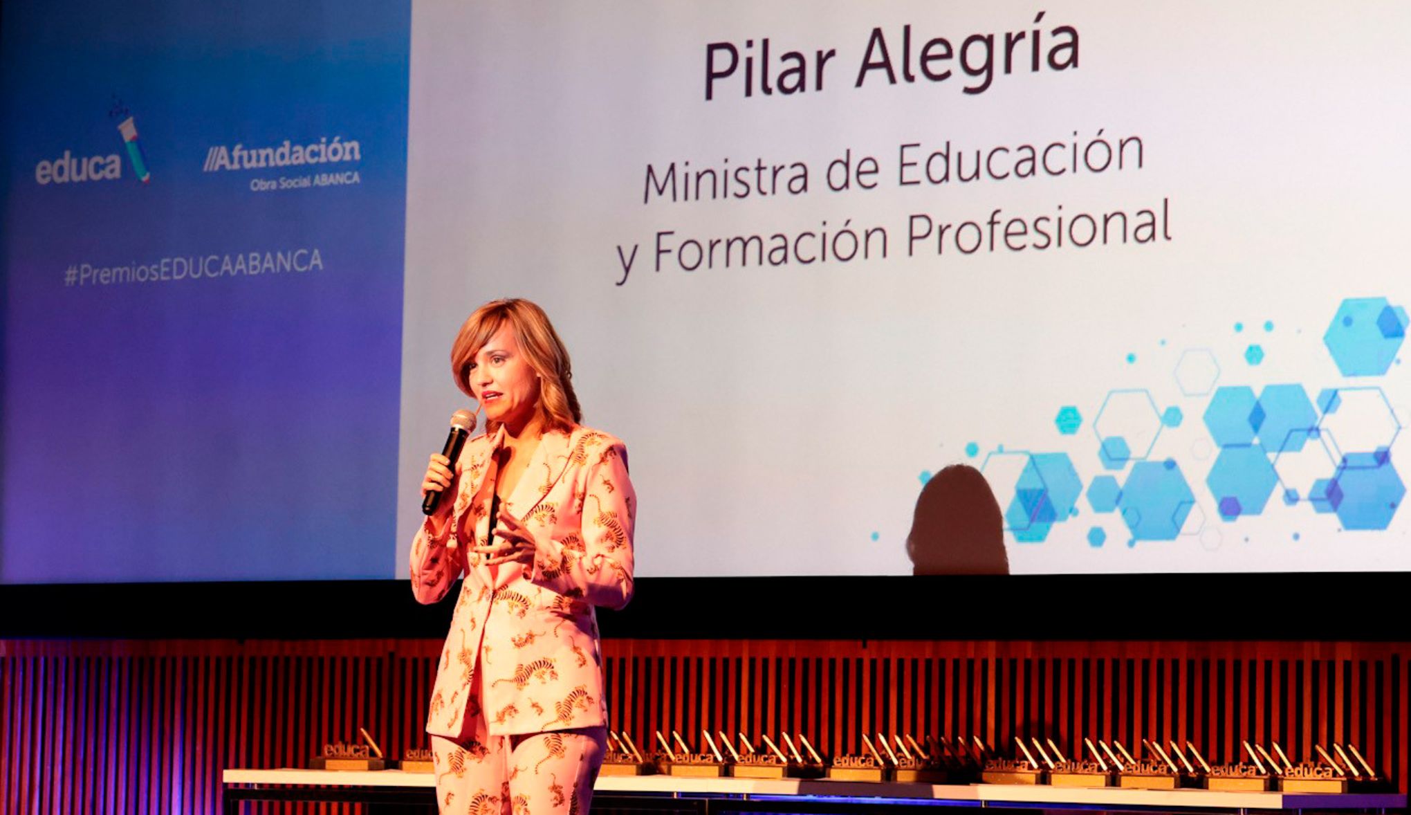 La ministra Pilar Alegría en la entrega de los premios EDUCA ABANCA