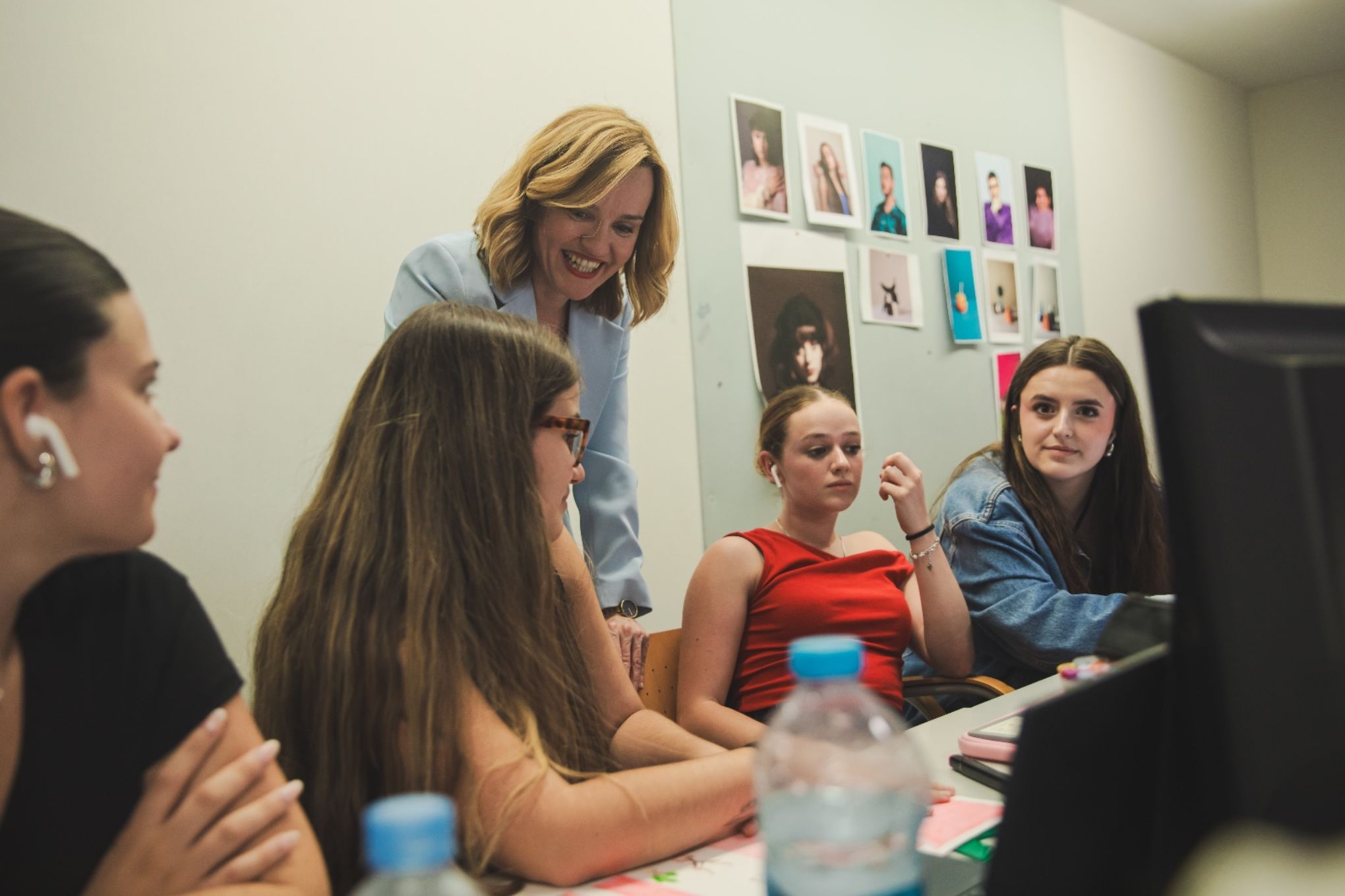 Pilar Alegría reconoce el papel de los docentes ante la nueva Ley de Enseñanzas Artísticas