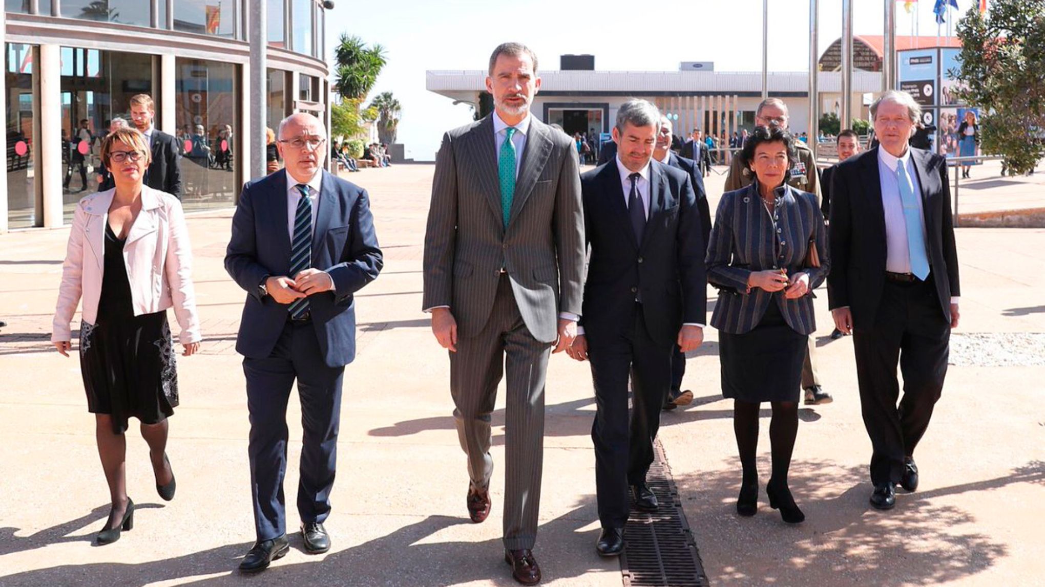 S.M. el Rey junto a la ministra de Educación y FP y otras autoridades.