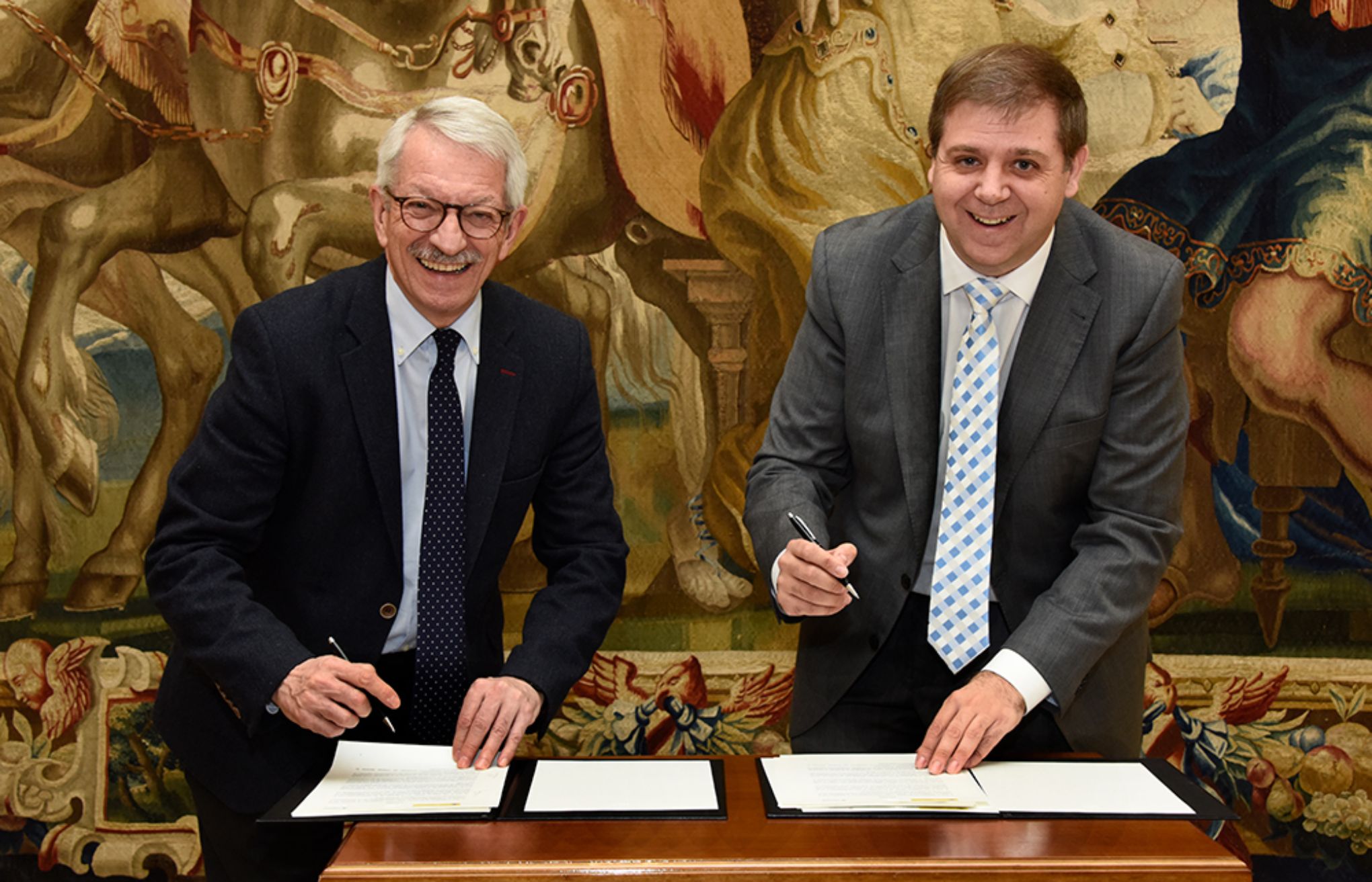 Firma convenio colaboración MEFP y Correos