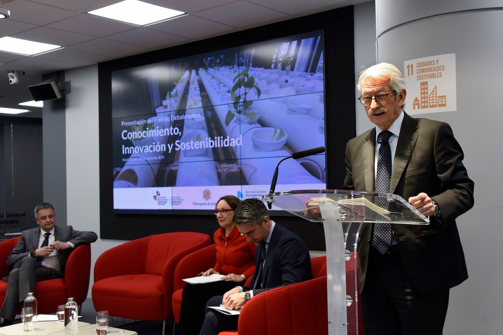 Alejandro Tiana defiende la sostenibilidad como tarea del sistema educativo 