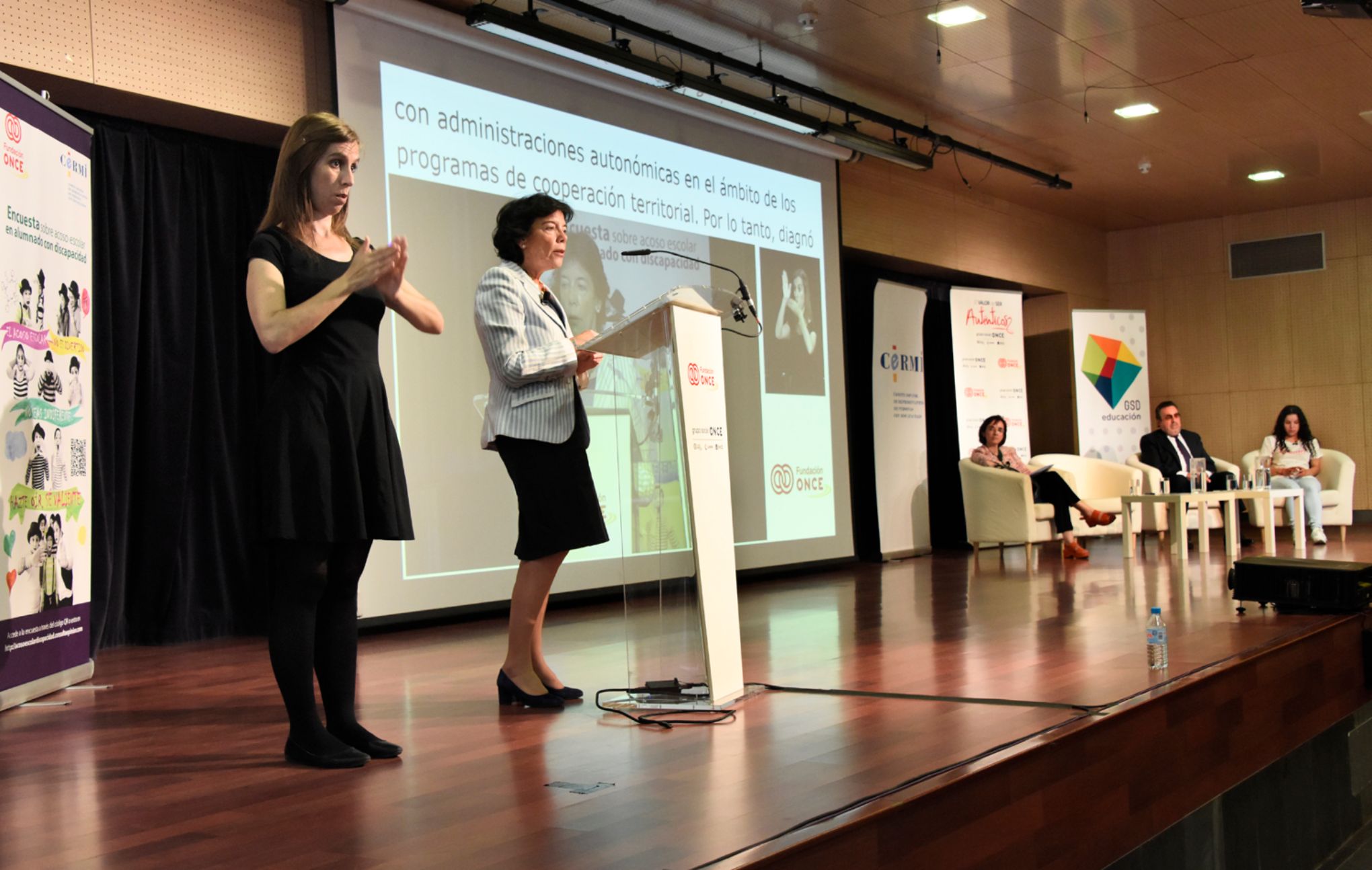 Isabel Celaá asiste a la presentación del estudio sobre acoso escolar de la Fundación ONCE y CERMI