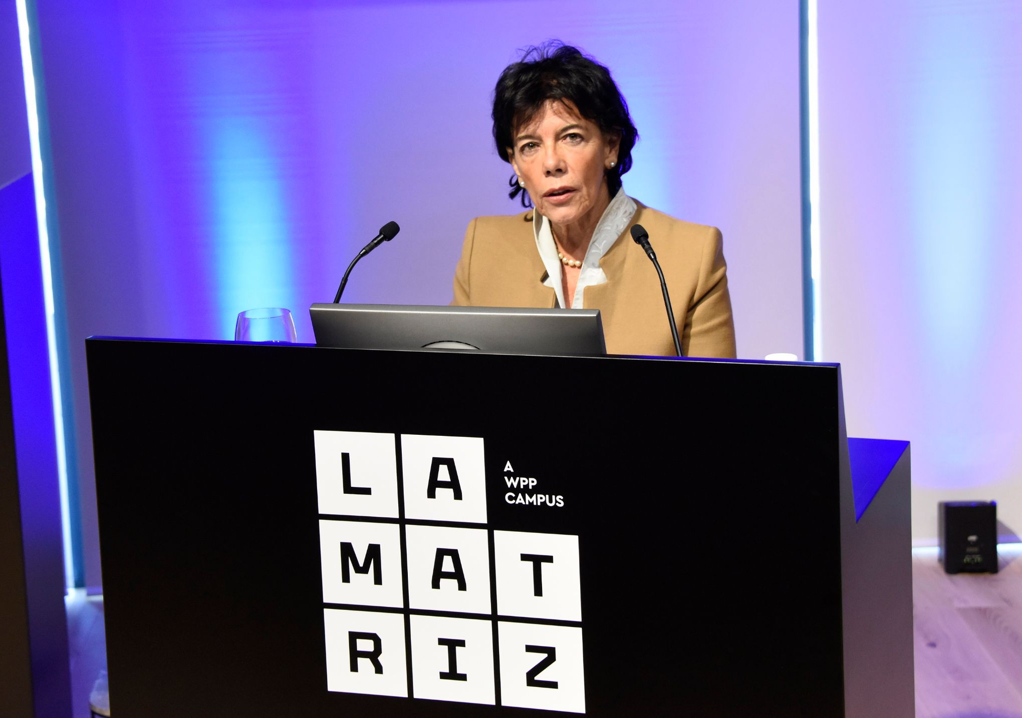 Isabel Celaá inaugura el campus La Matriz de WPP