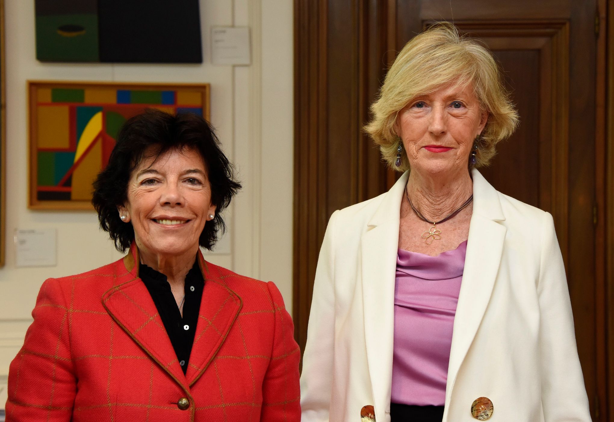 La ministra traslada a la consejera de Cantabria la necesidad de recuperar la excelencia y la equidad en el sistema educativo