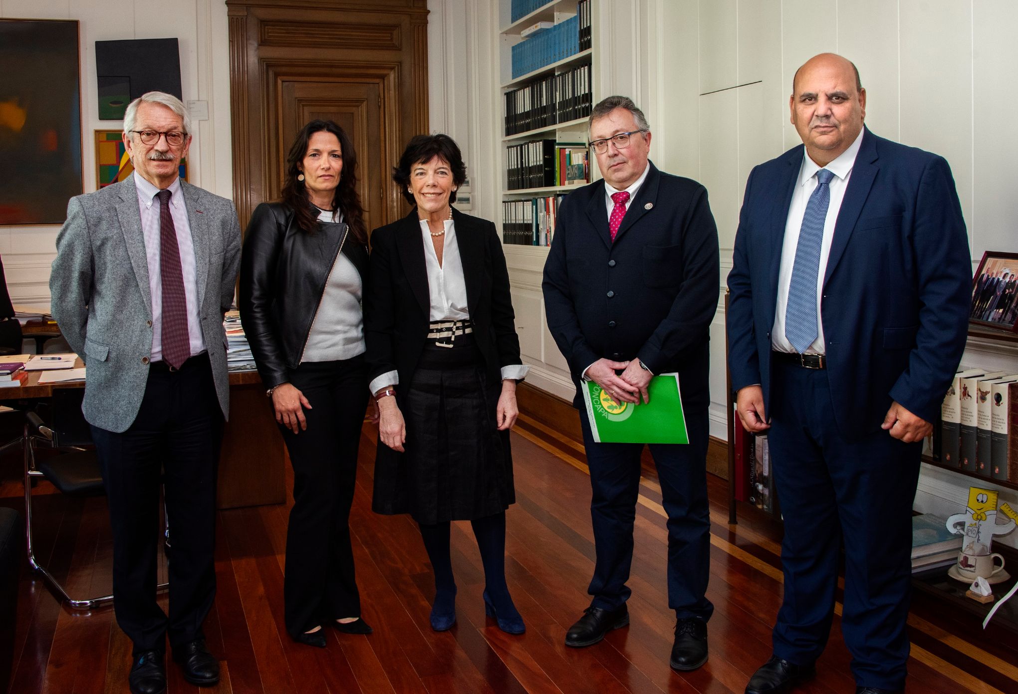 La ministra de Educación mantiene un encuentro con CONCAPA