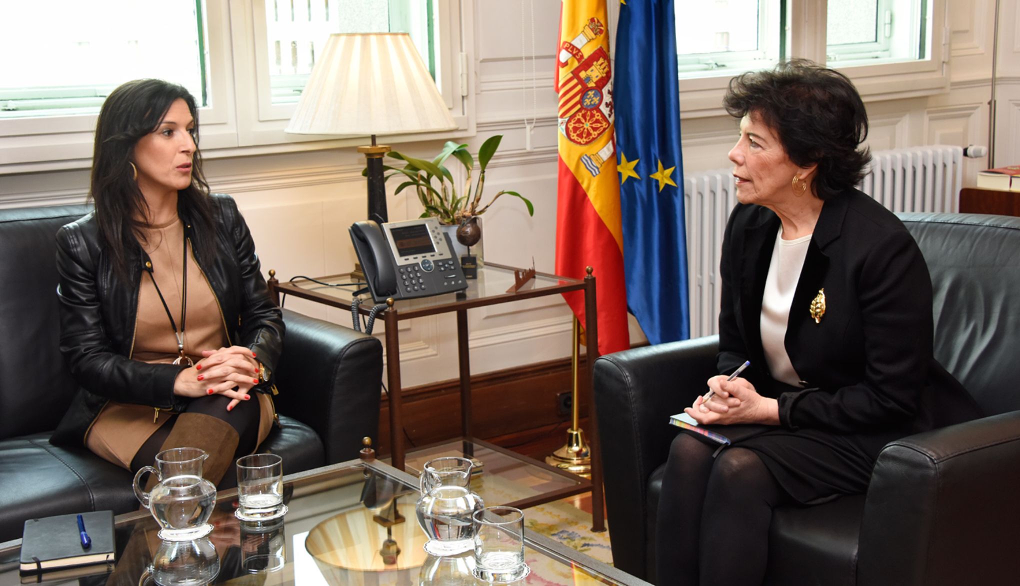 La ministra y la consejera extremeña durante su reunión