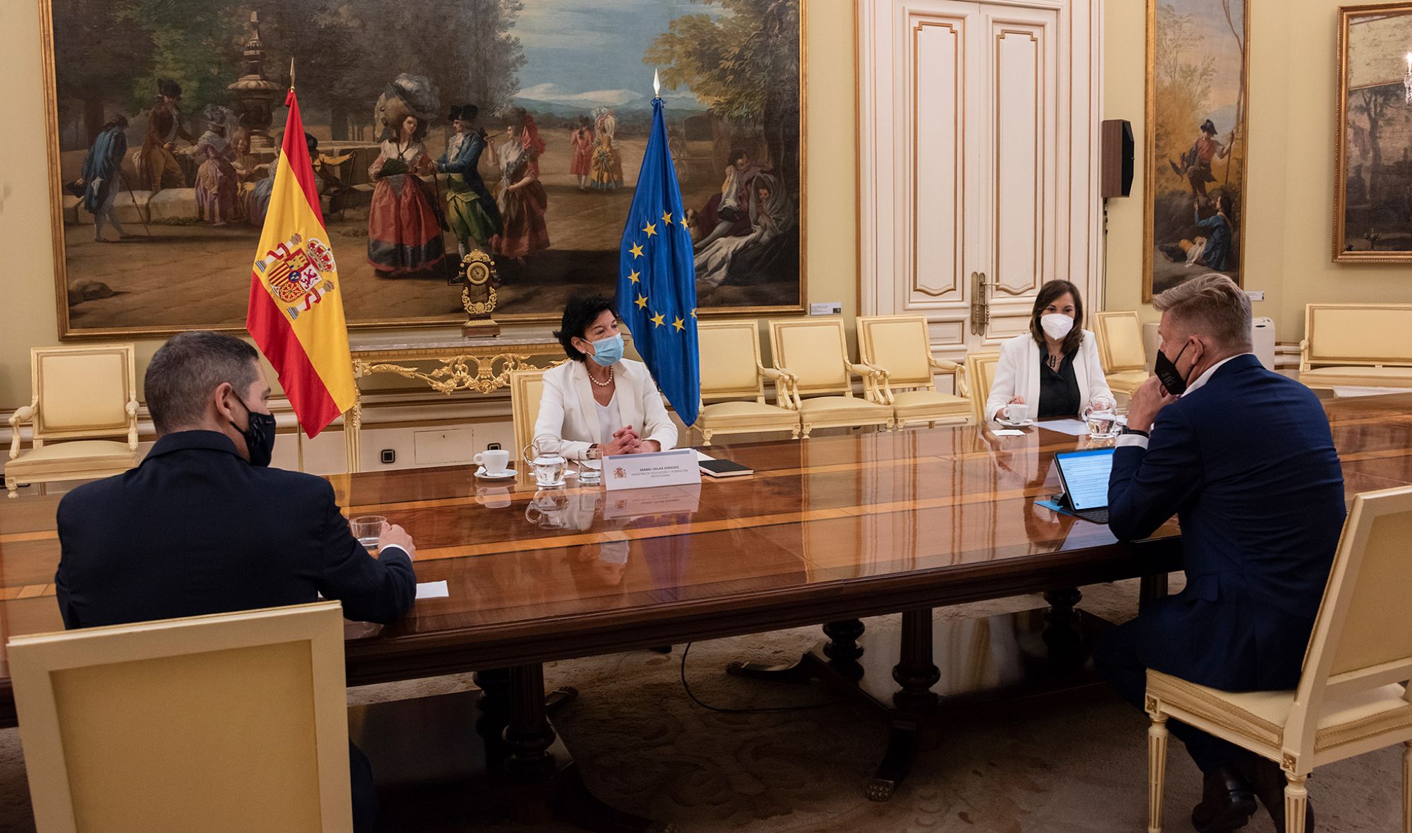 La ministra de Educación y FP, Isabel Celaá, reunida con el presidente de SEAT, Wayne Griffiths. 
