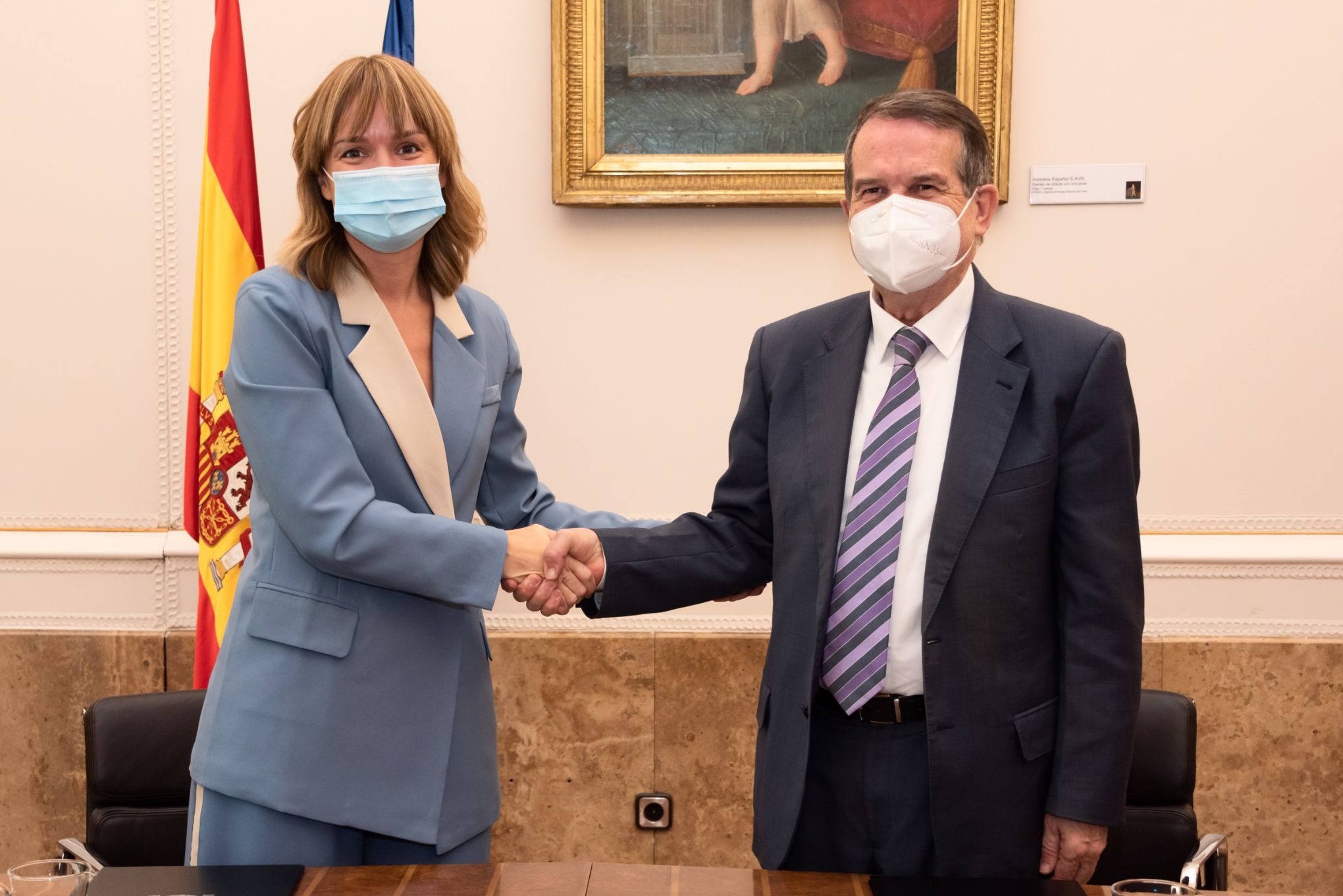 Pilar Alegría y Abel Cabellero, durante la firma del convenio