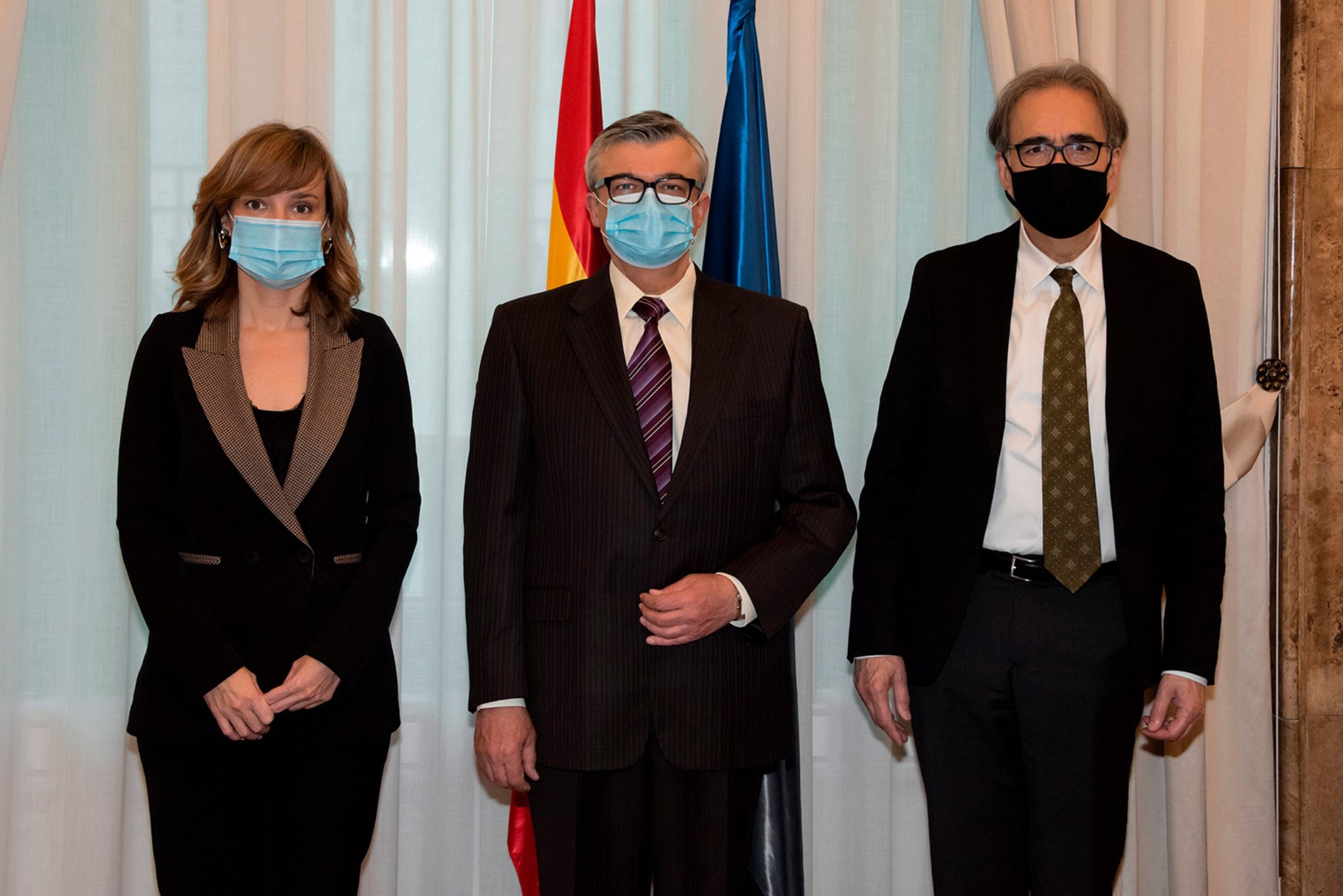 La ministra de Educación y Formación Profesional, Pilar Alegría, el Embajador de Ucrania, Serhii Pohoreltsev, y el ministro de Universidades, Joan Sub