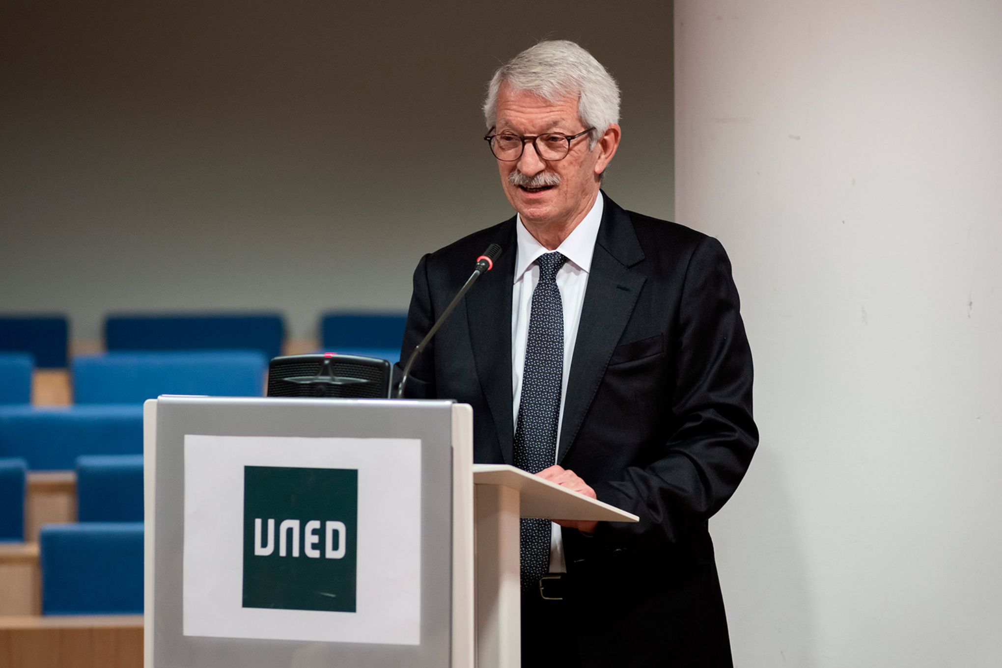El secretario de Estado, Alejandro Tiana, durante el acto celebrado en la UNED