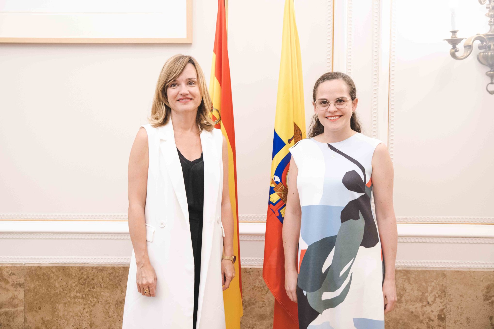 La ministra Pilar Alegría con la ministra de Educación de Ecuador