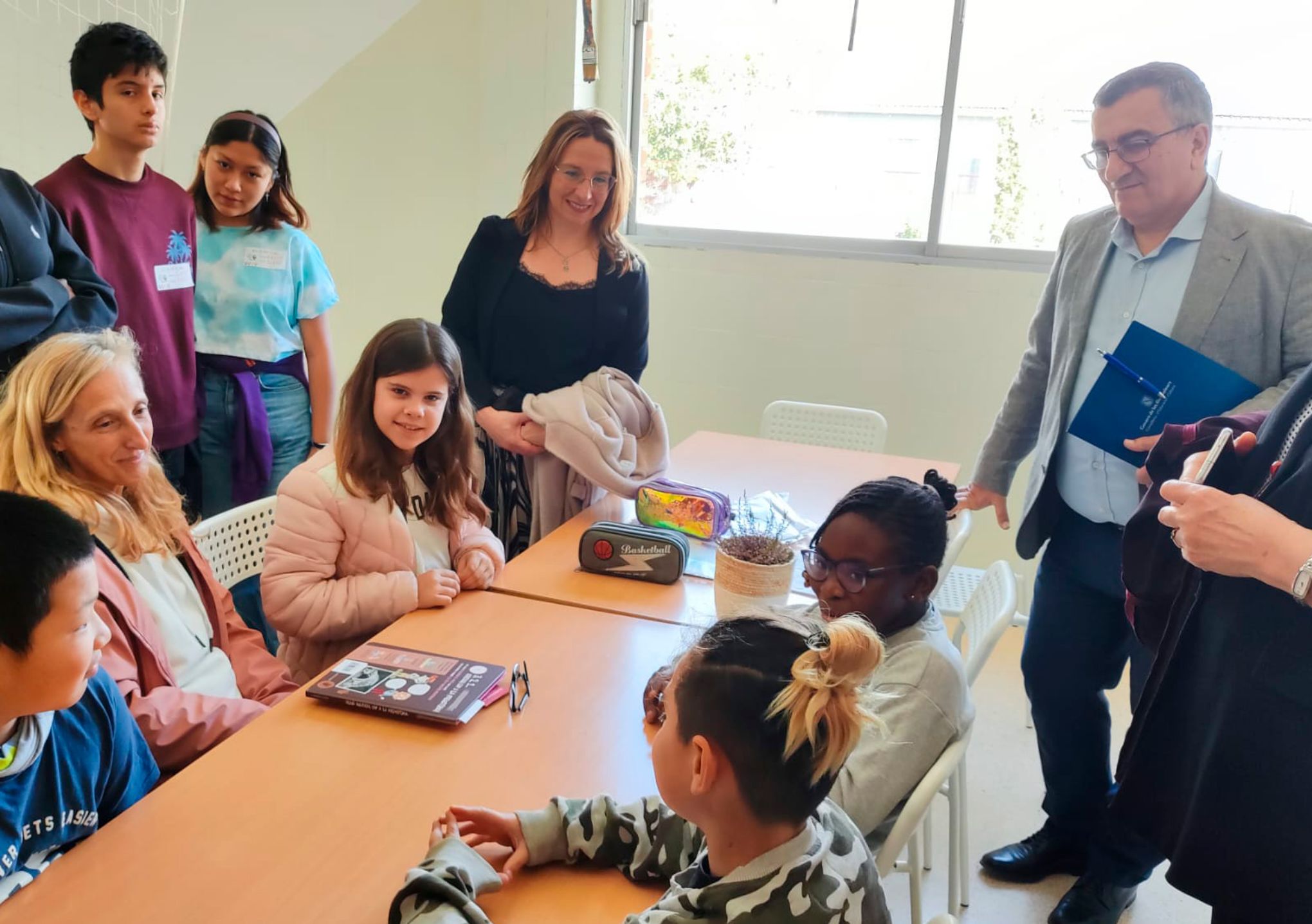 La directora general de Evaluación y Cooperación Territorial, Mónica Domínguez, en el CEIPIESO Pintor Joan Miró en Palma de Mallorca