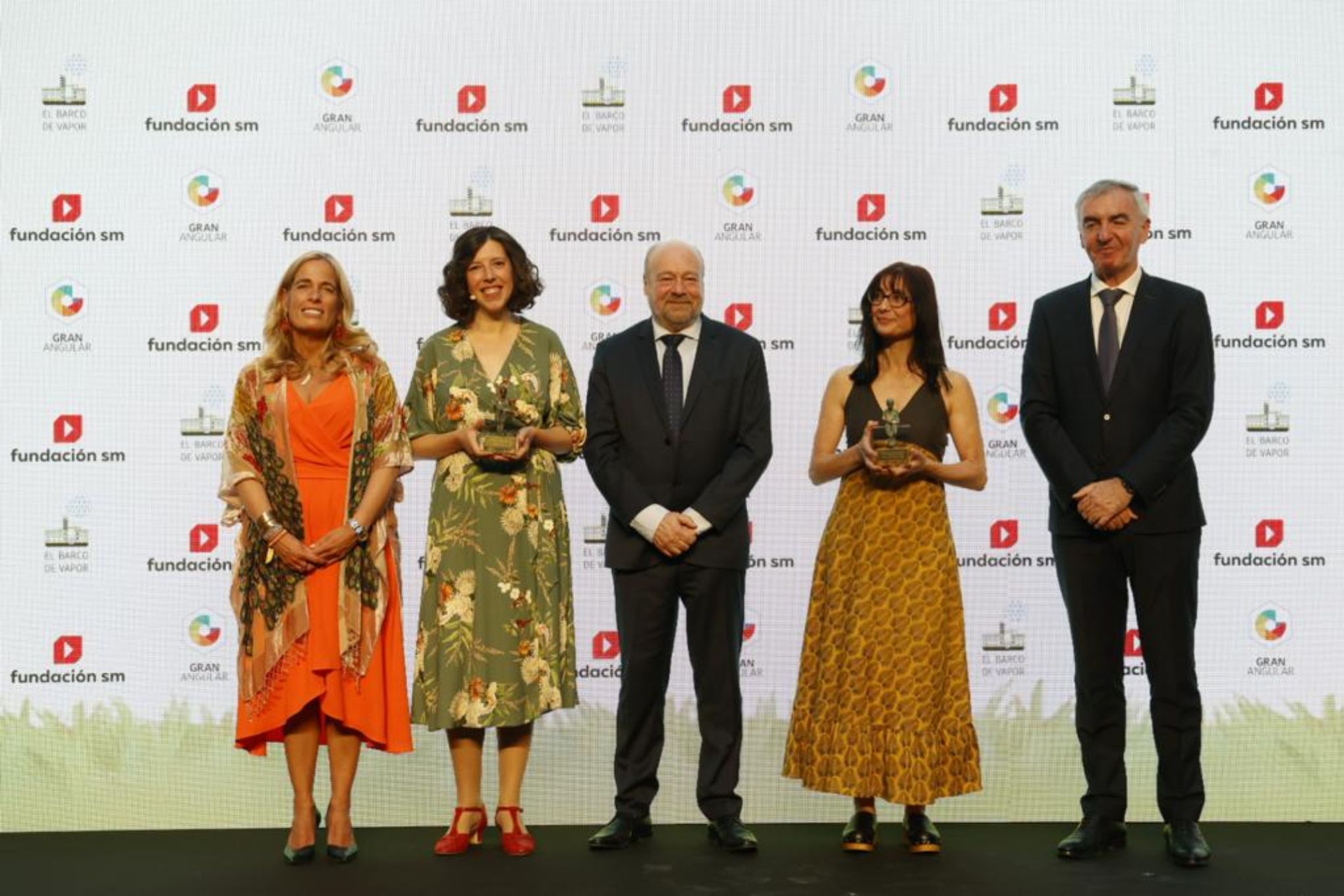 El secretario de Estado de Educación con las premiadas