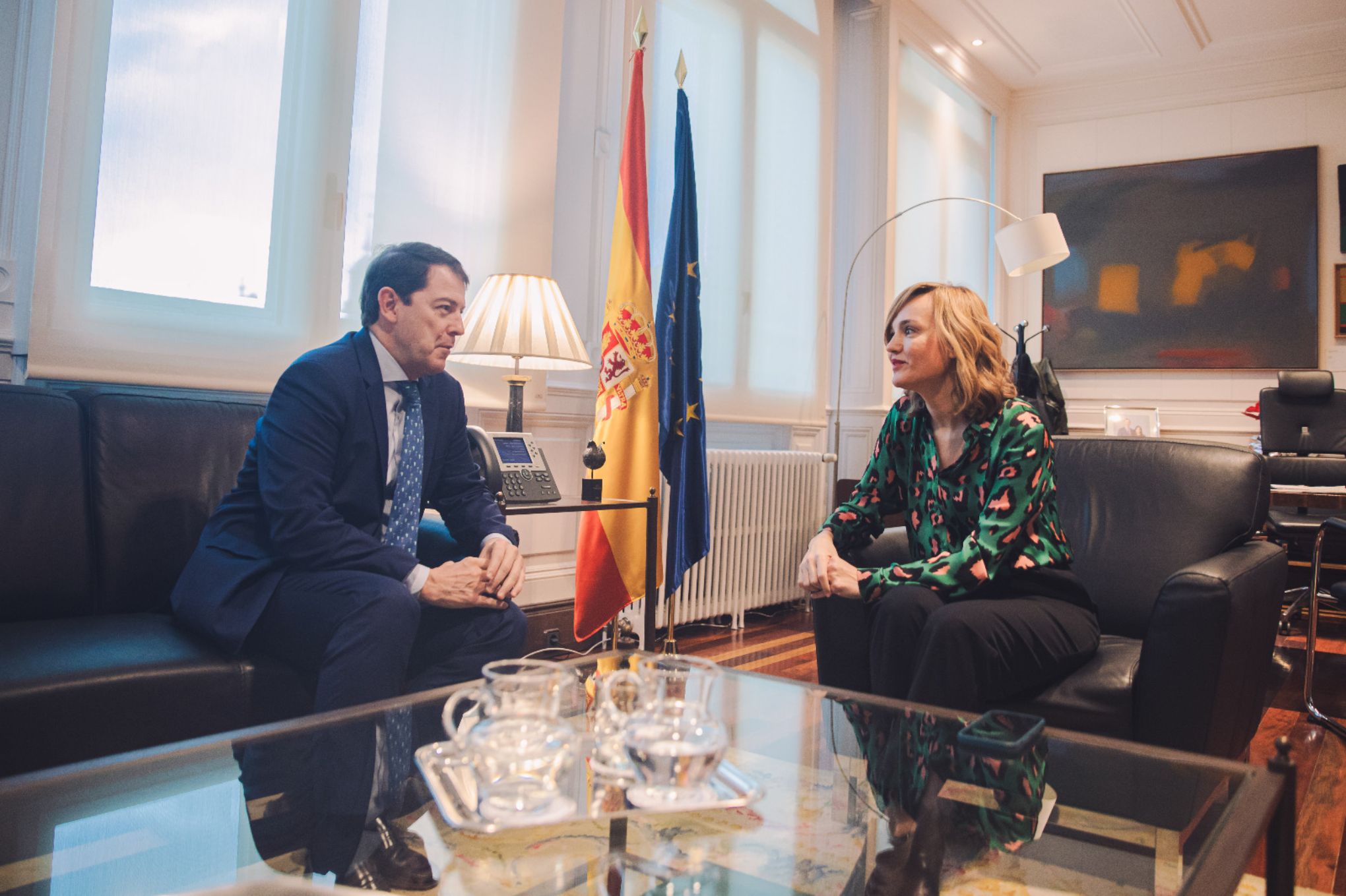 Pilar Alegría se reúne con Alfonso Fernández Mañueco, presidente de Castilla y León