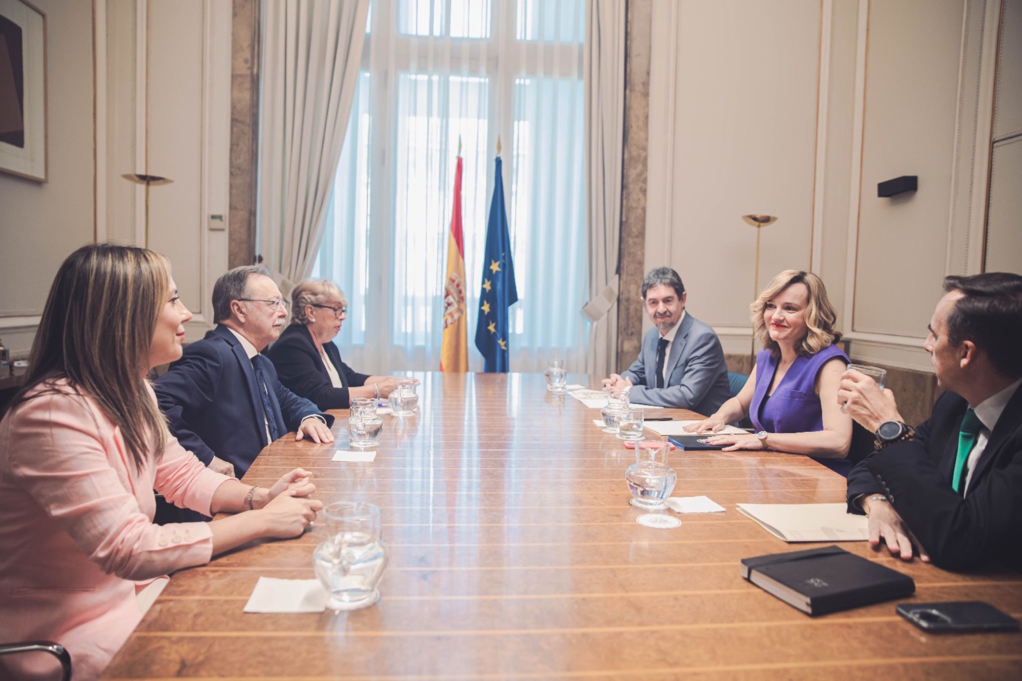 Pilar Alegría se reúne con Juan Jesús Vivas, presidente de Ceuta