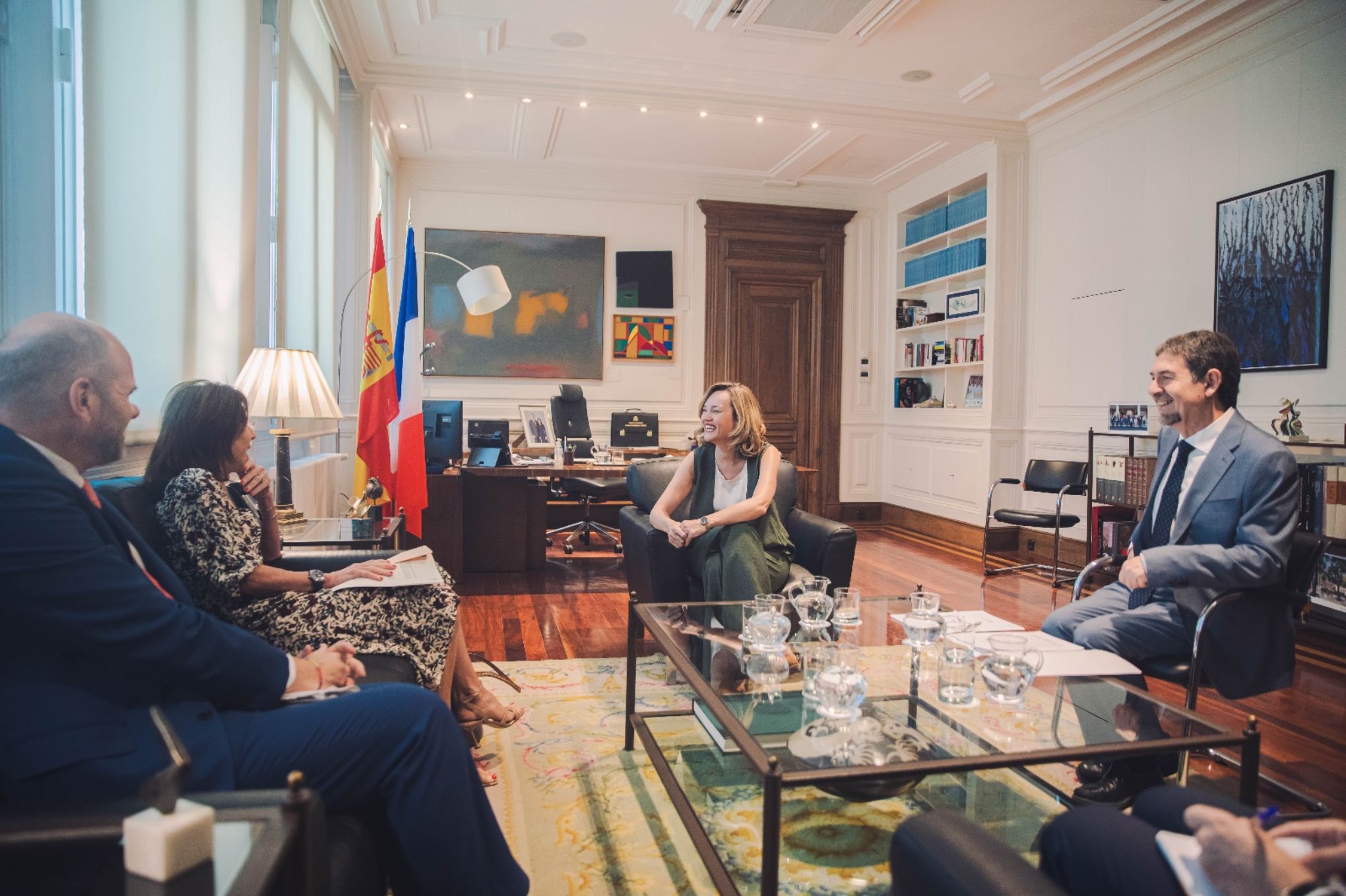 Pilar Alegría se reúne con Kareen Rispal, embajadora de Francia en España