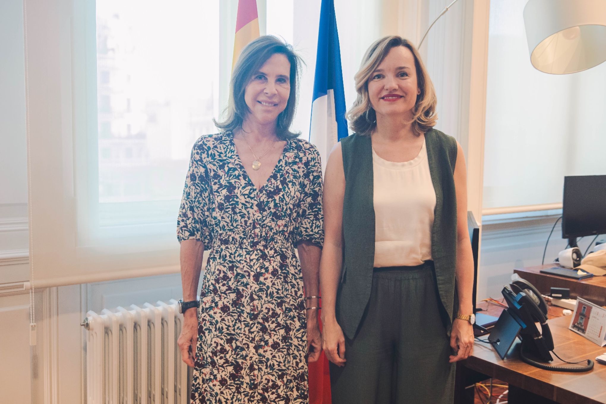 Pilar Alegría se reúne con Kareen Rispal, embajadora de Francia en España